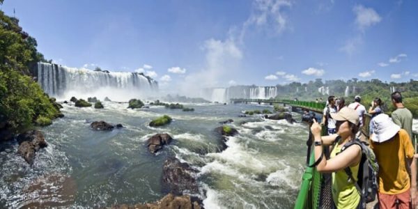 cataratas-do-iguacu-brasil-passarela